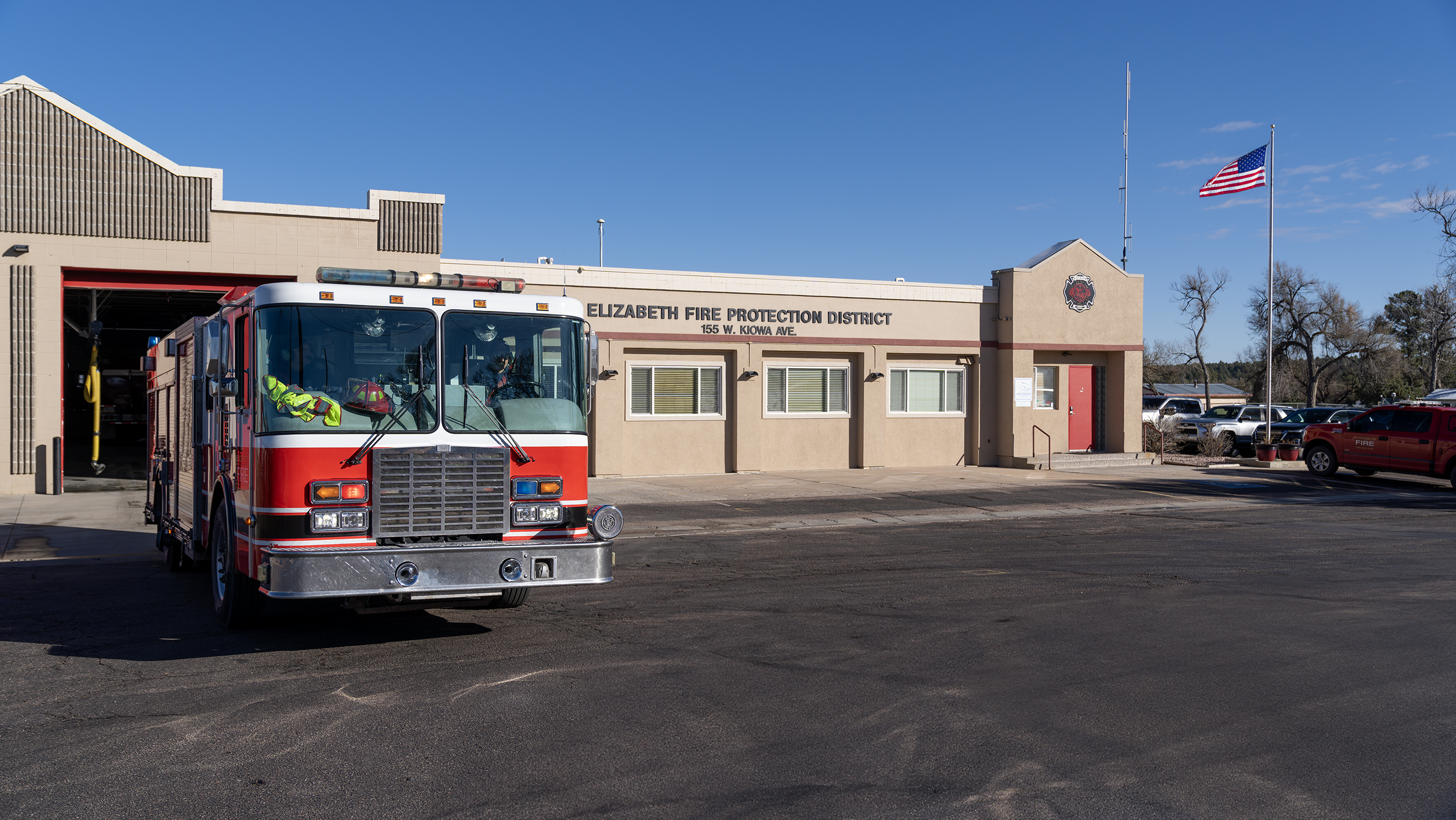 EFPD Engine in front of Station 271 (Photo taken by FirstNet)