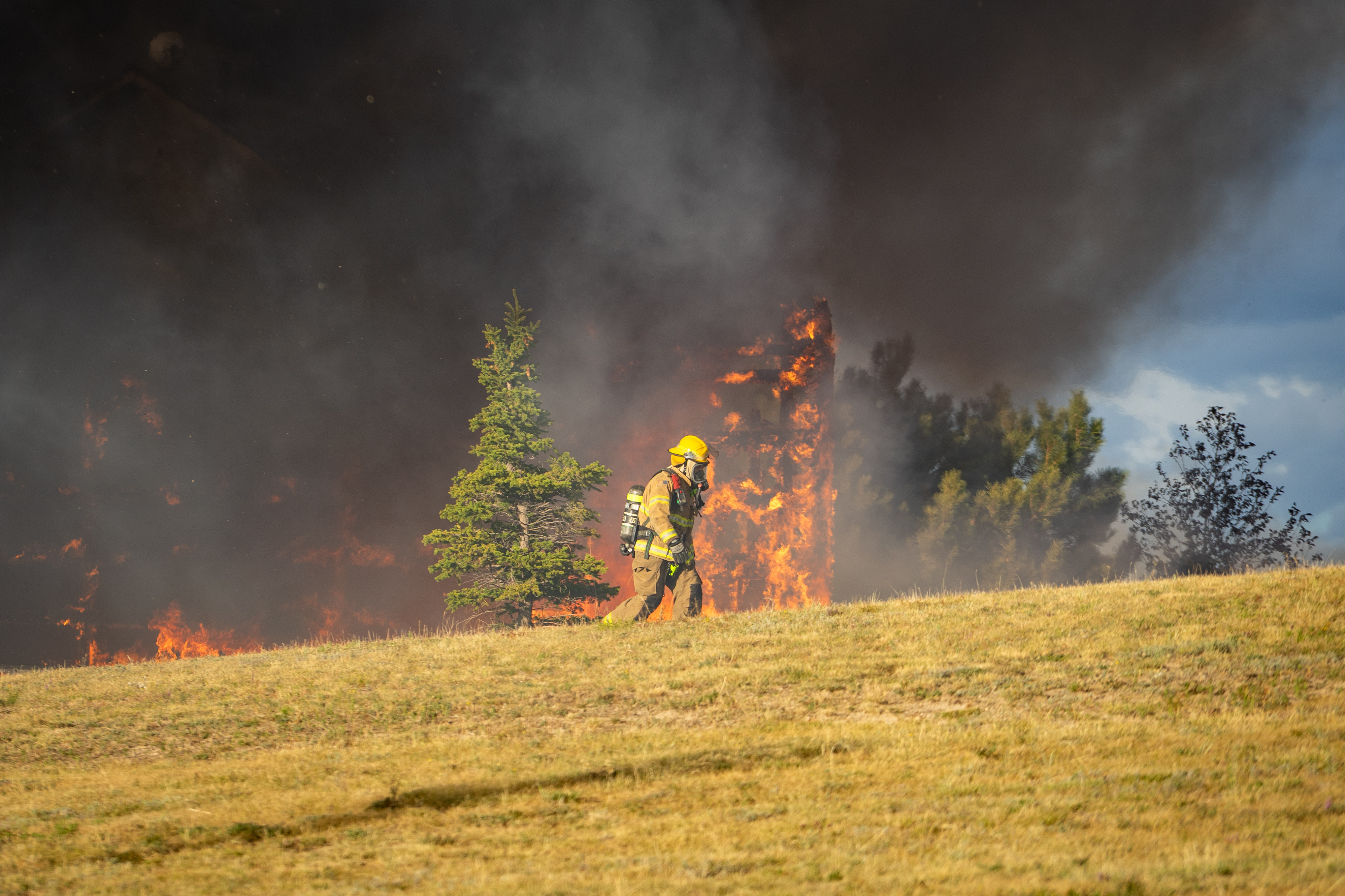 Elizabeth Fire, Rattlesnake Fire, and South Metro Fire apparatus and crews on a structural fire - Photos taken by Ethan Dunlop / 303firephotography